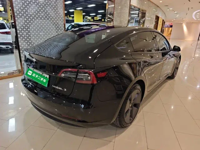 Tesla Model 3 — Фото автомобиля 6