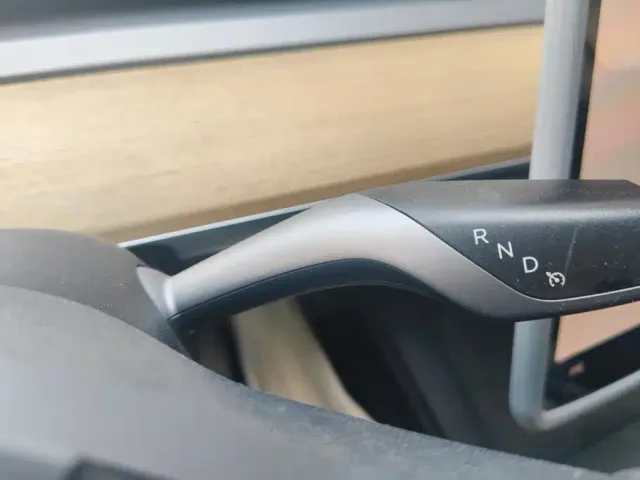 Tesla Model Y — Фото автомобиля 16