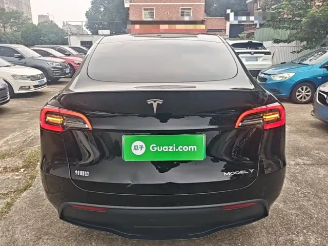 Tesla Model Y — Фото автомобиля 5