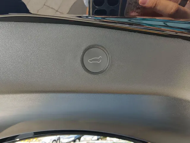 Tesla Model 3 — Фото автомобиля 27