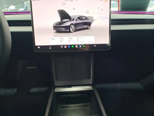 Tesla Model 3 — Фото автомобиля 12