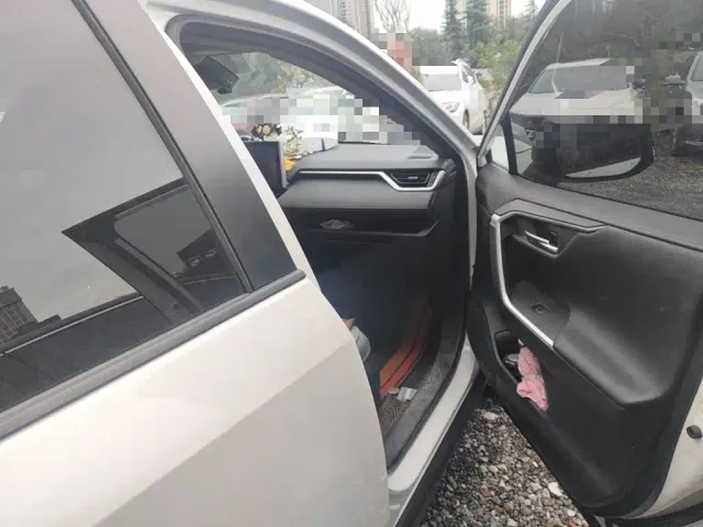Toyota RAV4 — Фото автомобиля 19