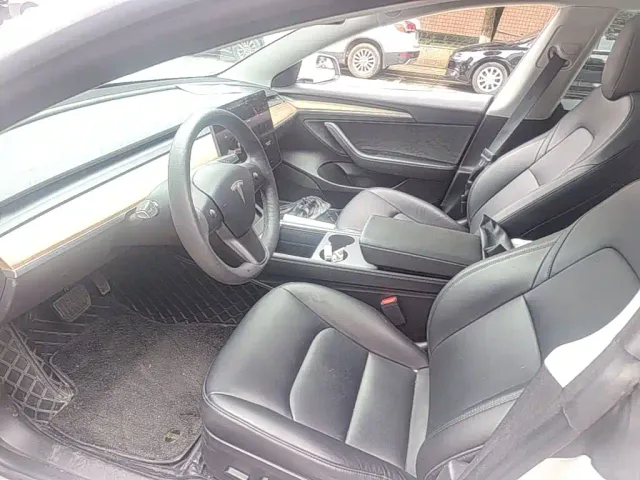 Tesla Model 3 — Фото автомобиля 14