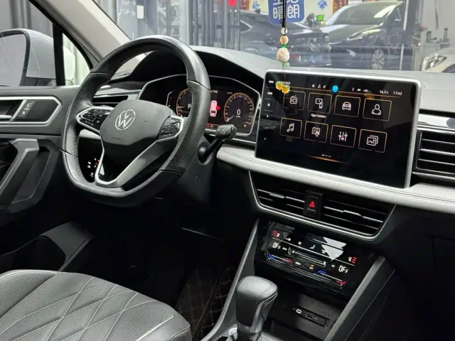 Volkswagen Tiguan L — Фото автомобиля 10