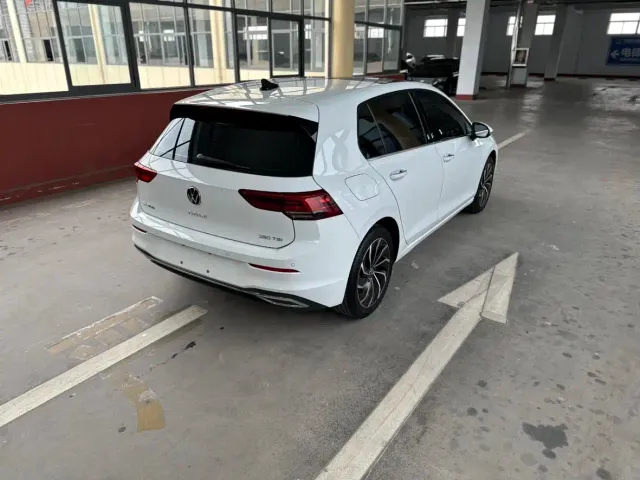 Volkswagen Golf — Фото автомобиля 15