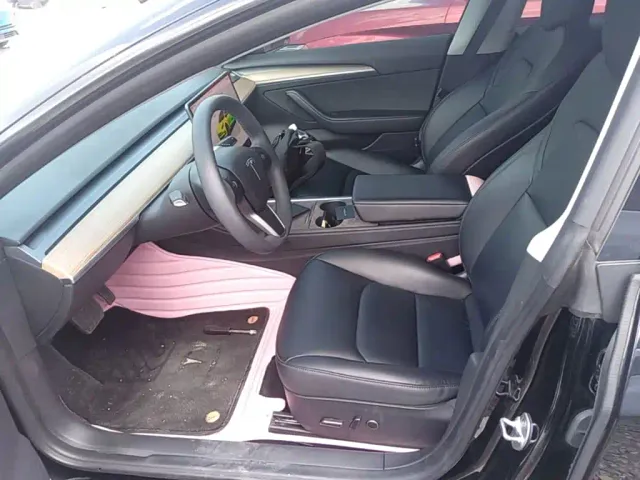 Tesla Model 3 — Фото автомобиля 14