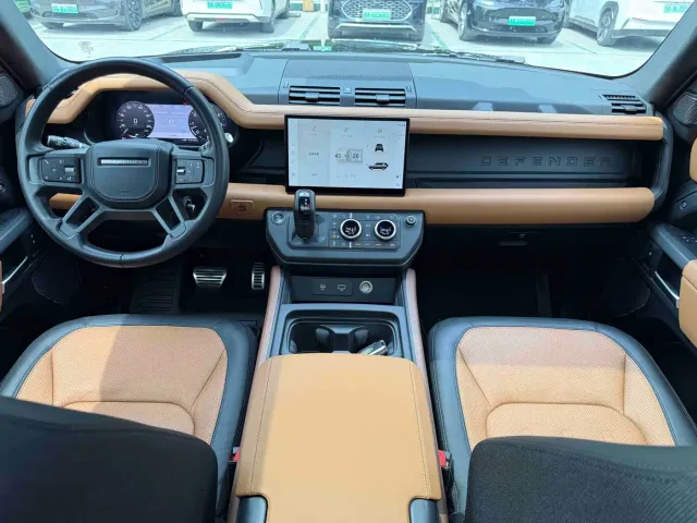 Land Rover Defender — Фото автомобиля 8