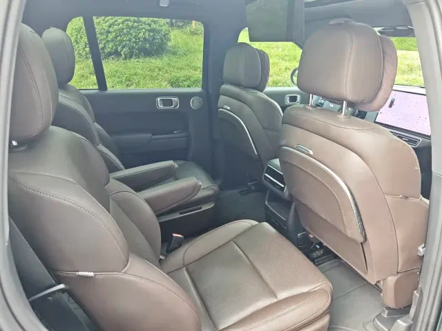 Li Auto L8 — Фото автомобиля 16