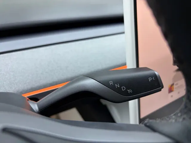 Tesla Model Y — Фото автомобиля 8