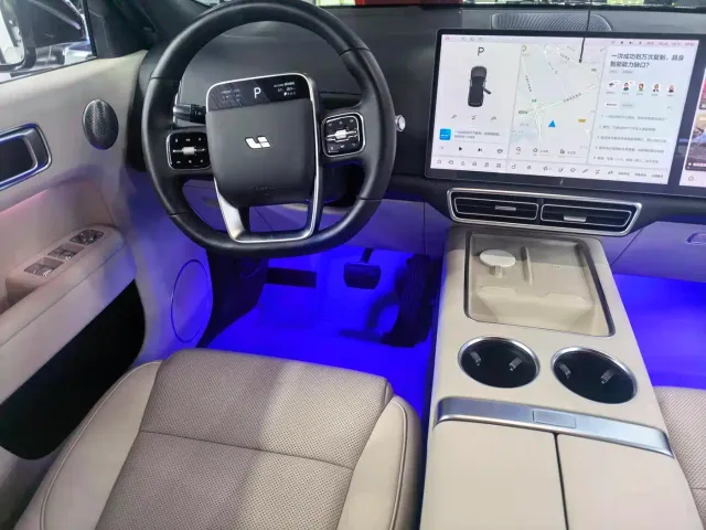 Li Auto L8 — Фото автомобиля 5