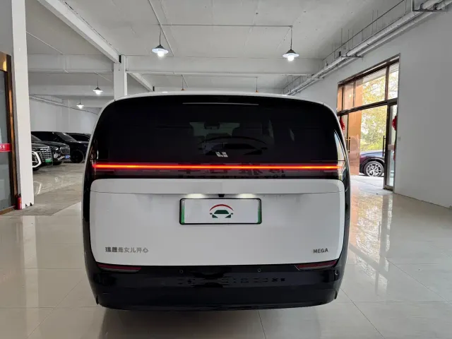 Li Auto MEGA — Фото автомобиля 4