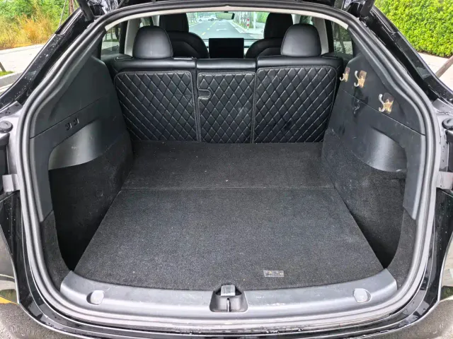 Tesla Model Y — Фото автомобиля 20
