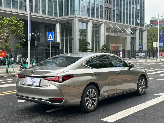 Lexus Lexus ES 2023 200 Excellence Edition — Фото автомобиля 4