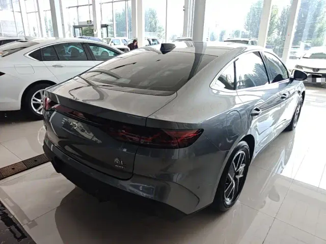BYD Qin L — Фото автомобиля 6