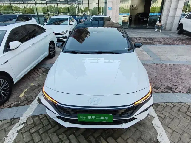 Hyundai Elantra — Фото автомобиля 2
