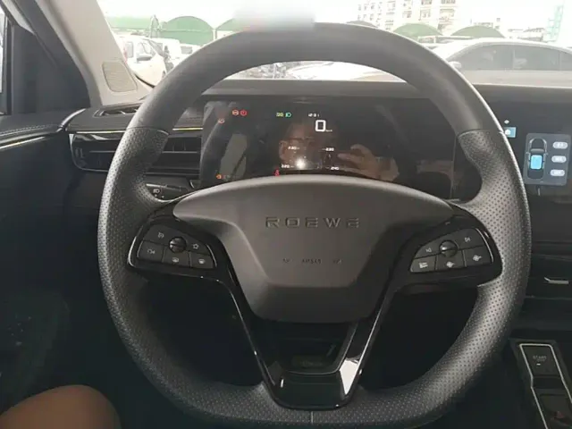 Roewe i5 — Фото автомобиля 6