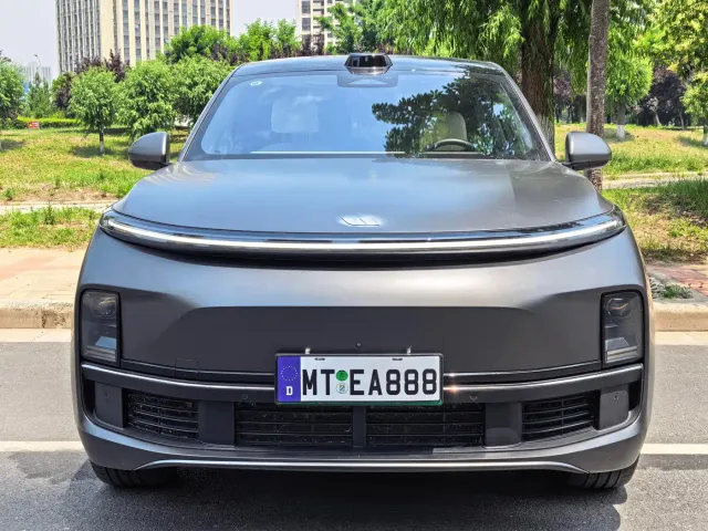 Li Auto L9 — Фото автомобиля 2
