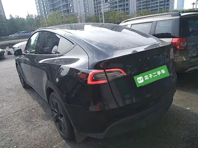 Tesla Model Y — Фото автомобиля 4