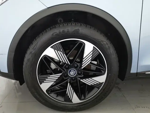 BYD Tang — Фото автомобиля 17