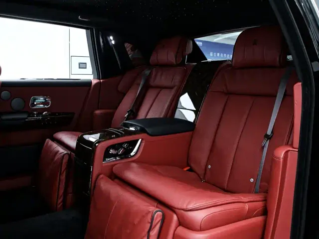 Rolls-Royce Phantom — Фото автомобиля 14