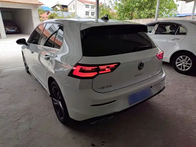 Volkswagen Golf — Фото автомобиля 4