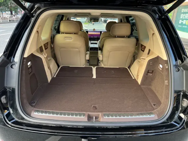 AITO Wenjie AITO M9 2024 Extended Range Ultra 42kWh 6-Seater — Фото автомобиля 28