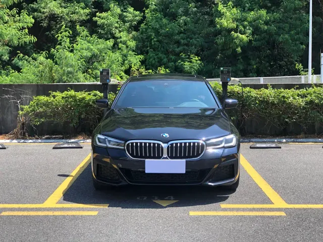 BMW 5 Series — Фото автомобиля 2