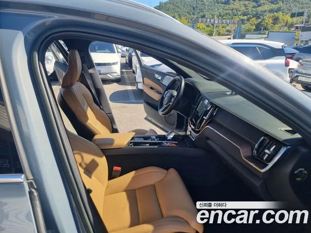 Volvo XC60 2nd Gen — Фото автомобиля 13