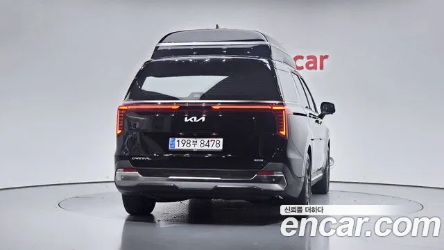 Kia Canival — Фото автомобиля 3