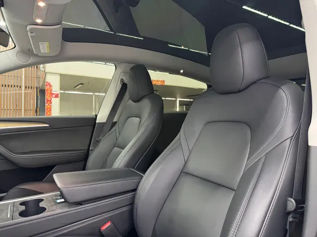 Tesla Model Y — Фото автомобиля 8