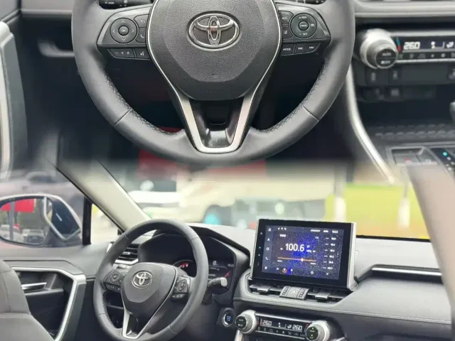 Toyota RAV4 — Фото автомобиля 5