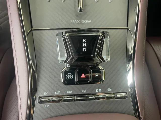 Denza Z9GT — Фото автомобиля 11