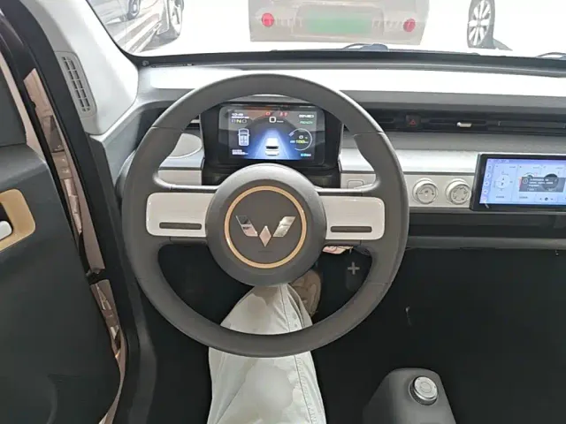 Wuling Hongguang Mini EV — Фото автомобиля 6