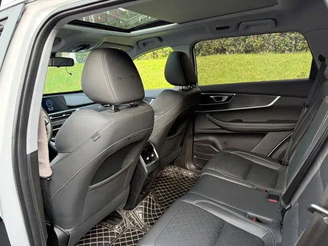 Chery Tiggo 8 — Фото автомобиля 11