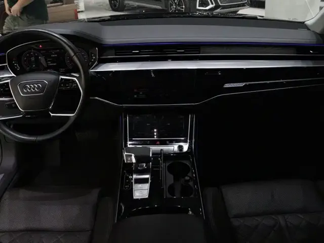 Audi Audi A8 2022 A8L 50 TFSI quattro Comfort Collector's Edition — Фото автомобиля 11
