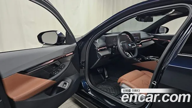 BMW 5-Series 5 серия (G60) 530i xDrive M Sport — Фото автомобиля 8