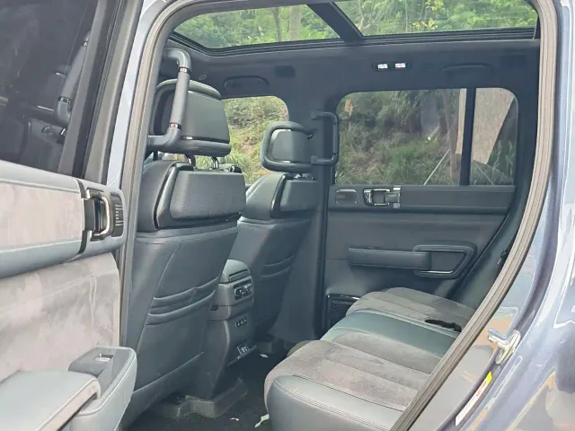 BYD FangChengBao Leopard 5 — Фото автомобиля 10