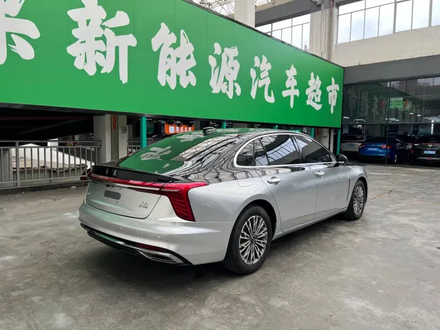 Hongqi H5 — Фото автомобиля 11