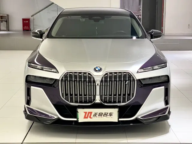 BMW i7 — Фото автомобиля 5