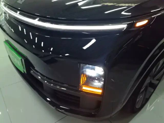 Li Auto L9 — Фото автомобиля 23