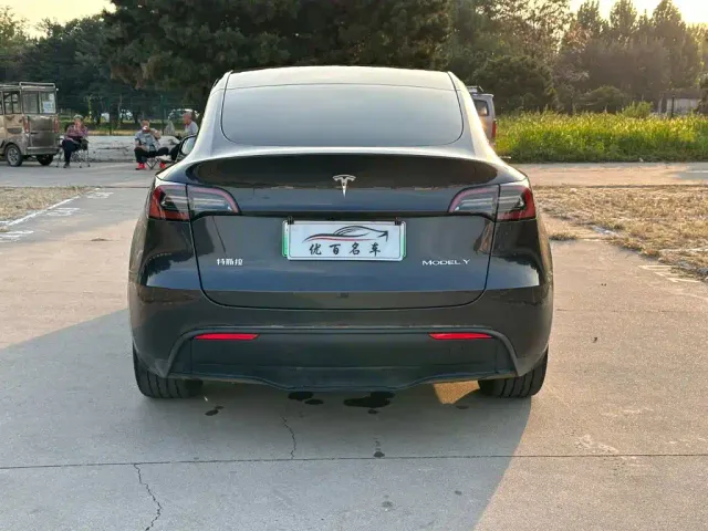 Tesla Model Y — Фото автомобиля 5