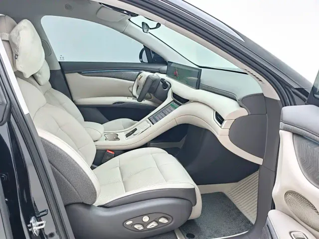 IM Motors LS6 — Фото автомобиля 12