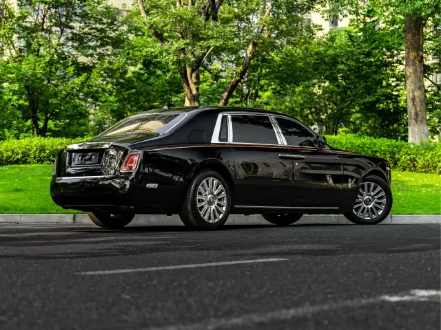 Rolls-Royce Phantom — Фото автомобиля 22