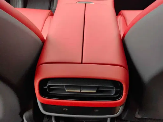 Xiaomi SU7 — Фото автомобиля 10