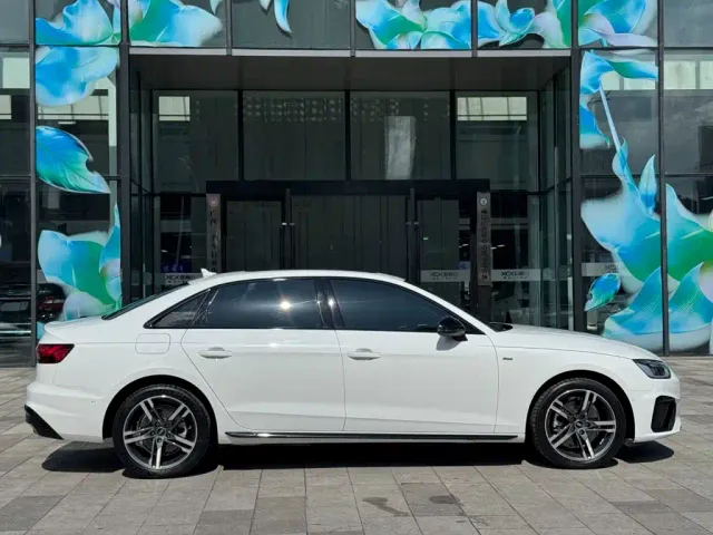 Audi A4L — Фото автомобиля 3