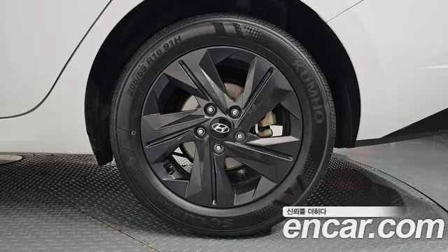Hyundai AVANTE Avante (CN7) — Фото автомобиля 21