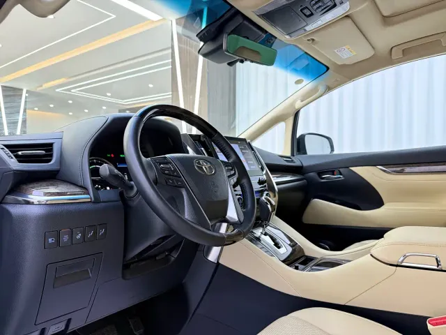 Toyota Vellfire — Фото автомобиля 5