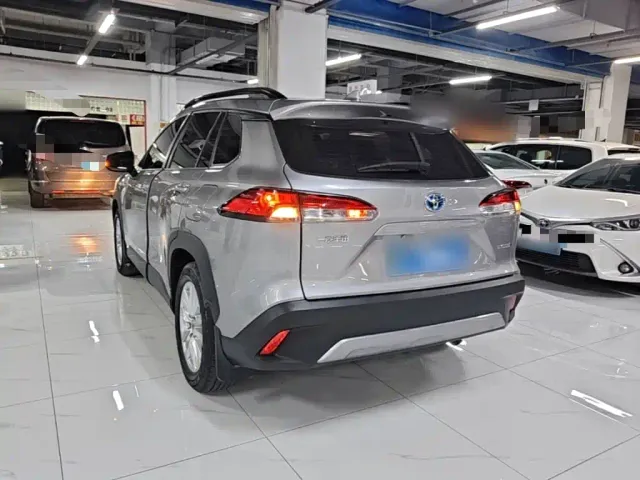 Toyota Corolla Cross — Фото автомобиля 4