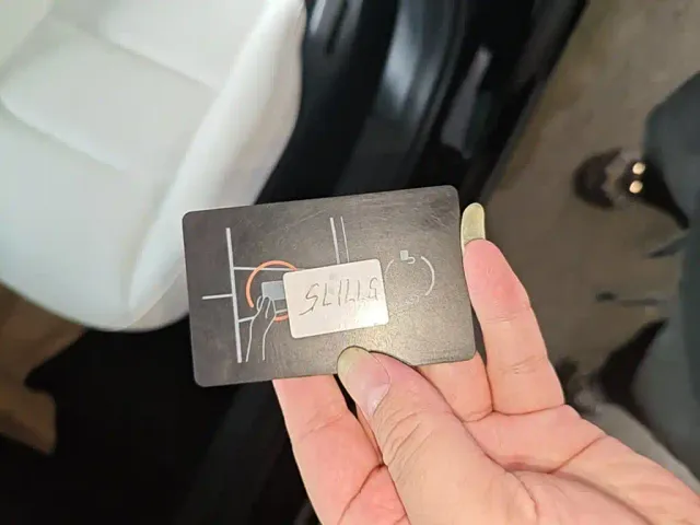 Tesla Model 3 — Фото автомобиля 8