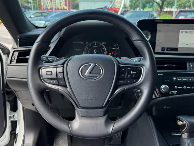 Lexus ES — Фото автомобиля 19